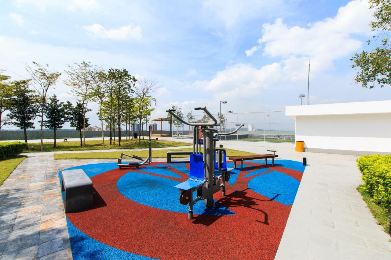 Encorp Strand Residences By Airhost Kota Damansara Exterior photo